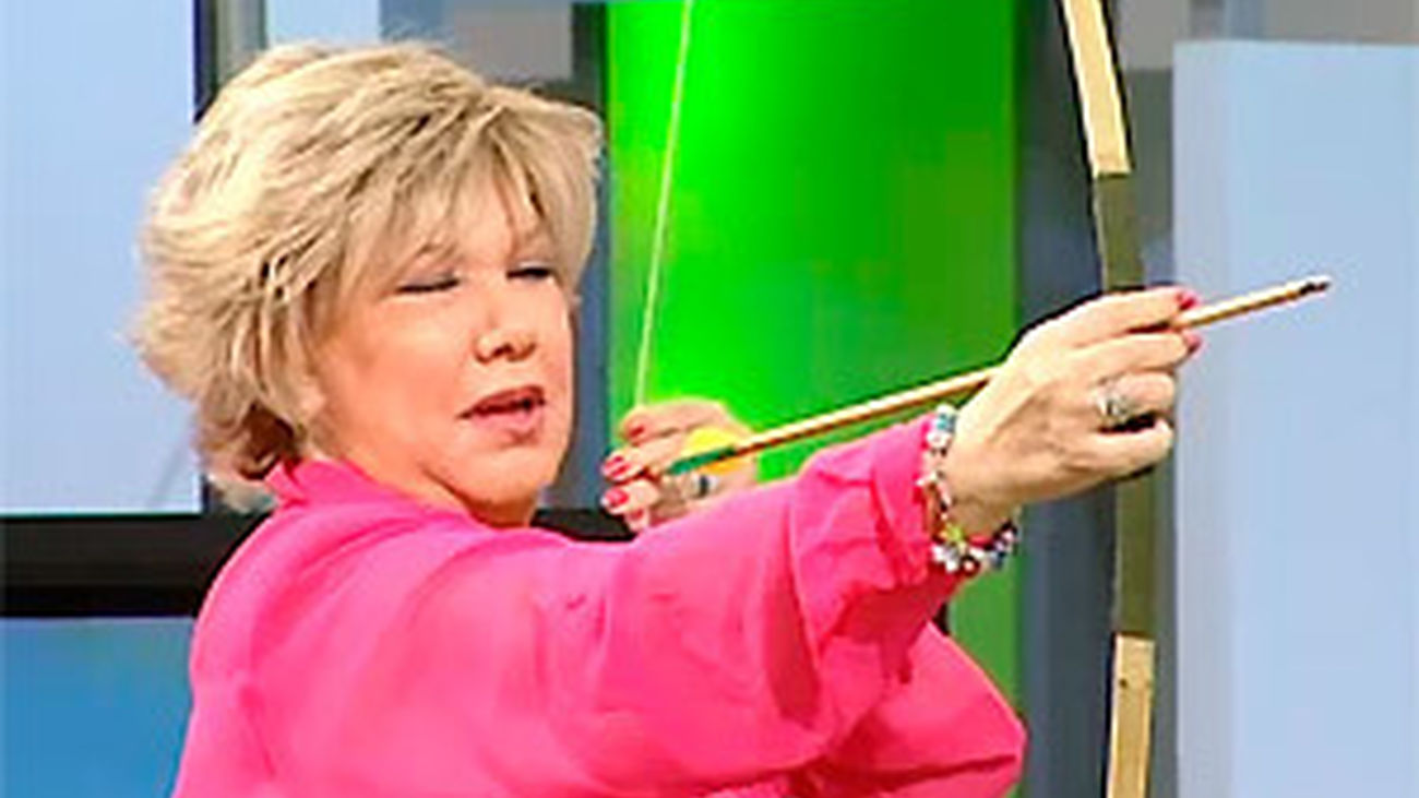 Karina sigue lanzando sus flechas 50 años después