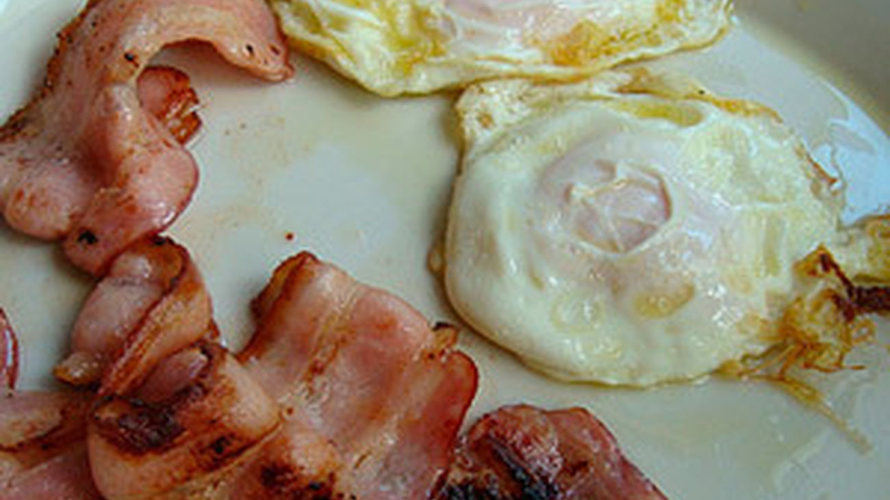 ¡A desayunar huevos con bacon!