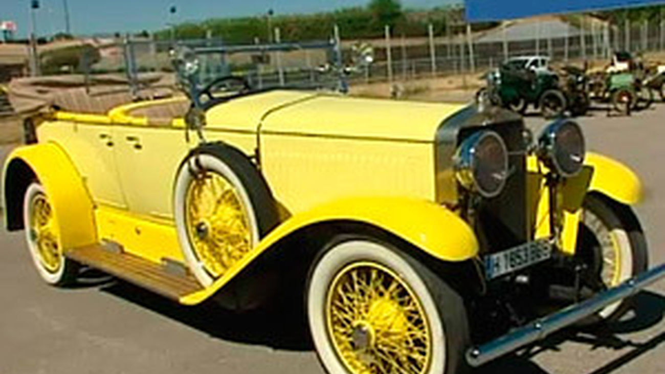 Coches de época camino a Guadarrama