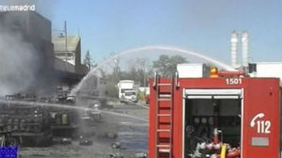Un incendio calcina siete camiones cargados con gas butano en Vicálvaro