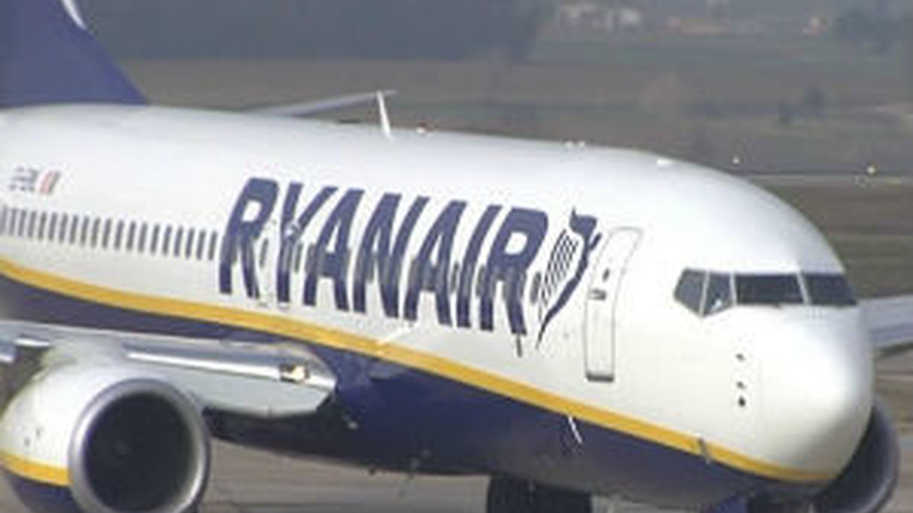 Un avión de Ryanair a Tenerife aterriza en Barajas por problemas técnicos