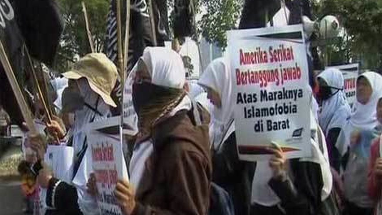 Un muerto y decenas de heridos en las nuevas protestas contra el vídeo de Mahoma