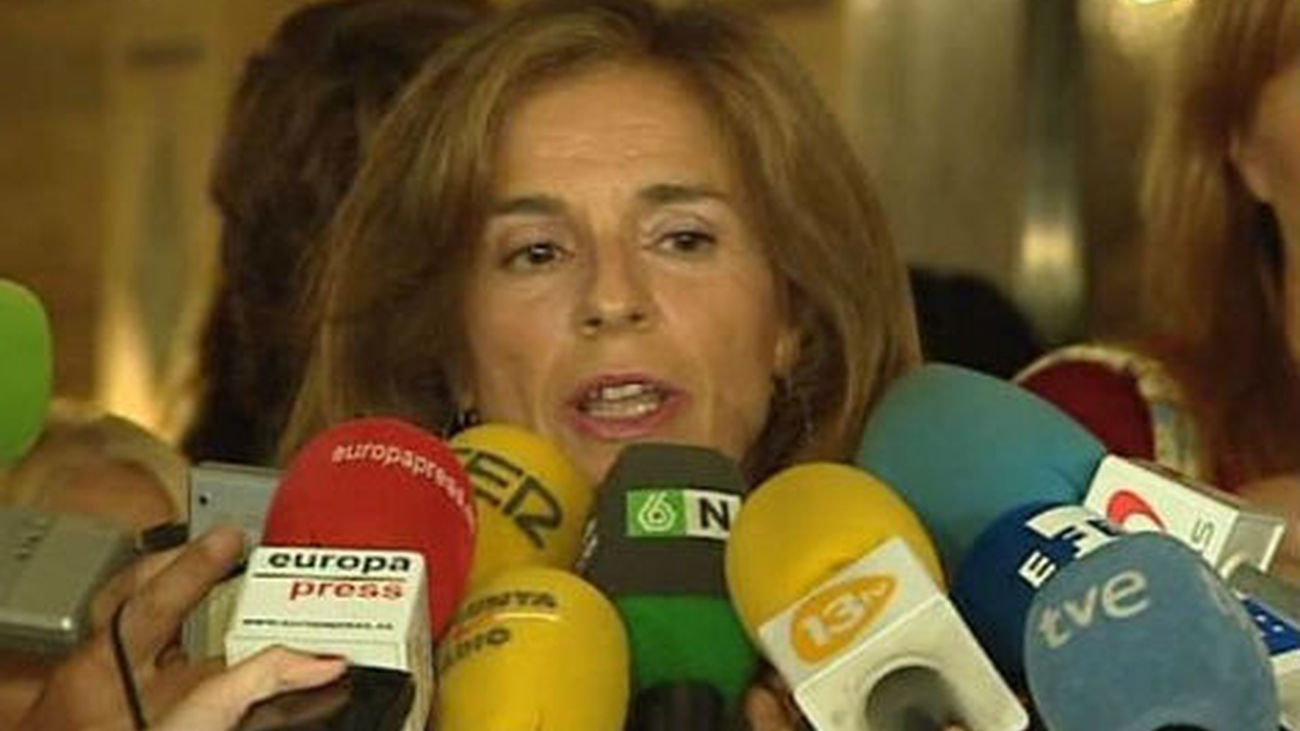 Botella dice que cualquier persona es "insustituible" pero Aguirre es "aun  más insustituible"