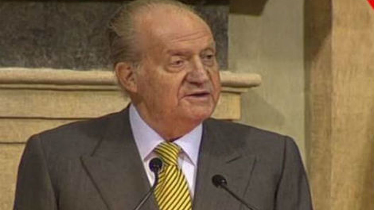 El Rey: Sólo se superarán las dificultades "actuando unidos" y "remando a la vez"