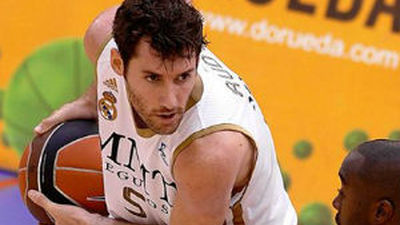 Un triple sobre la bocina rescata al Real Madrid (76-73)