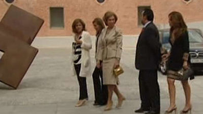 La Reina inaugura una muestra de arte contemporaneo de la ONCE