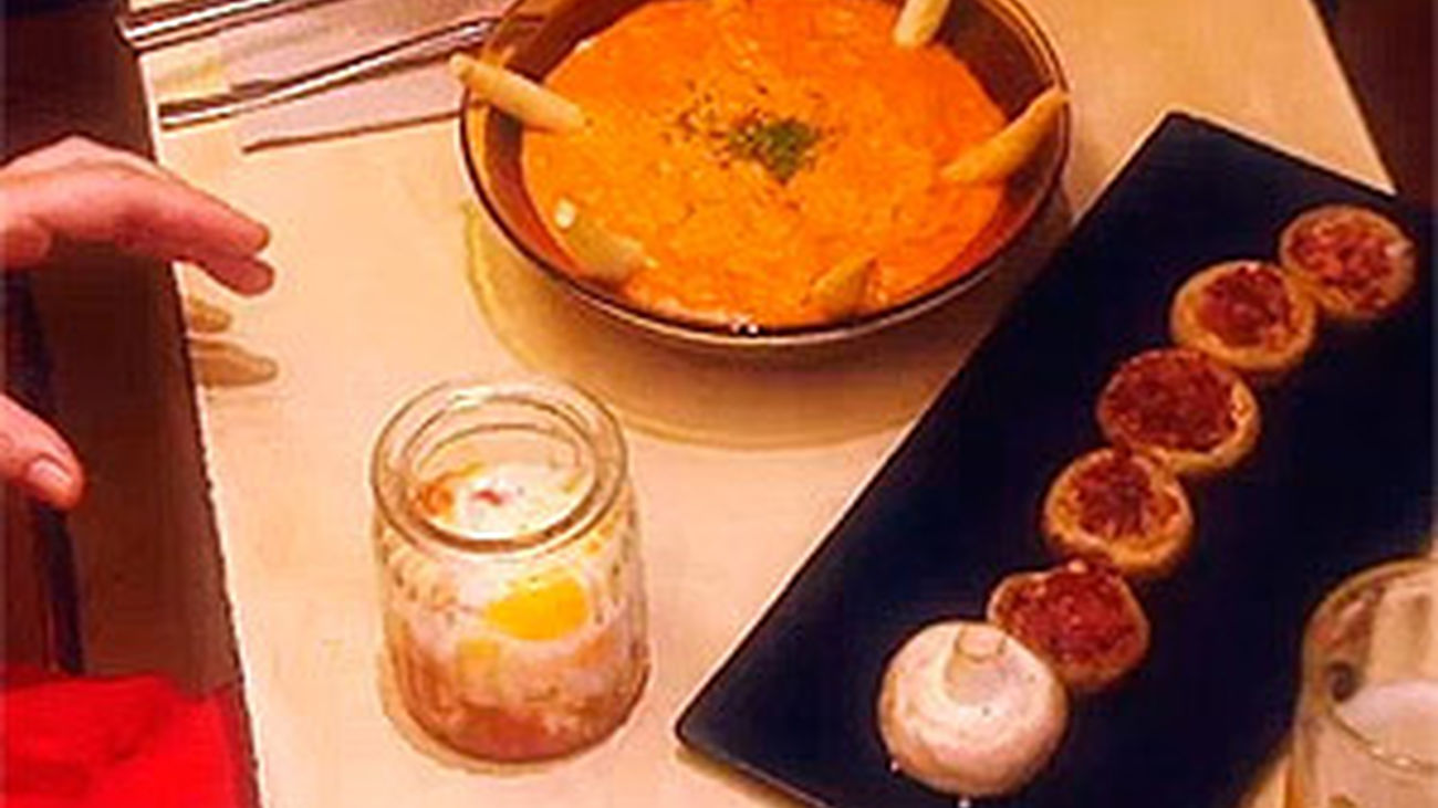 Comida y muebles auténticos