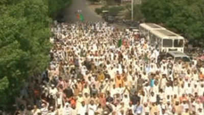 Un ministro paquistaní ofrece 100.000 dólares por la muerte del cineasta de Mahoma