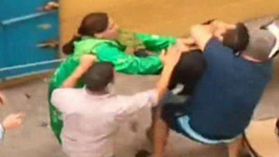 Agreden a una musulmana ante la pasividad de un grupo de magrebíes