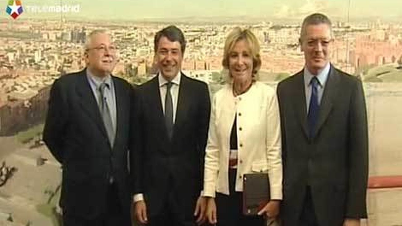 Los tres expresidentes de la Comunidad  arropan en la Asamblea a González en su investidura