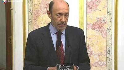 Rubalcaba advierte de la "fractura" social y culpa a Rajoy de "abonarla"