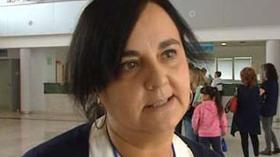 Una celadora atiende una parto en plena calle