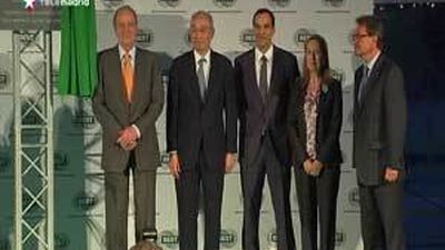 Mas niega que evitara fotografiarse junto al Rey en la inauguración de ayer