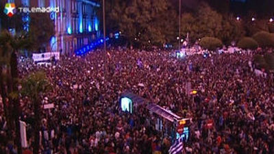 Miles de personas se concentran en Neptuno