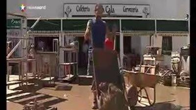 Los pueblos inundados intentan volver a la normalidad y se busca a los desaparecidos