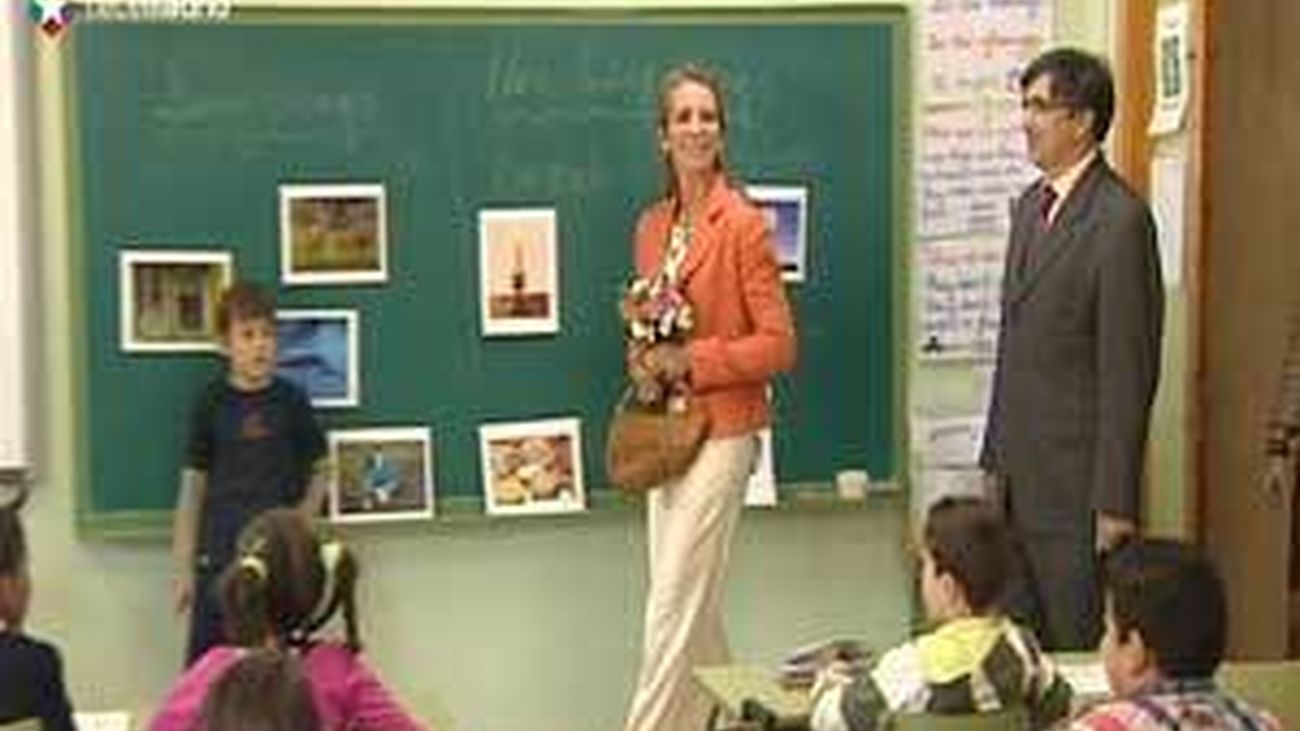 Doña Elena visita el colegio que lleva su nombre en Pozuelo de Alarcón