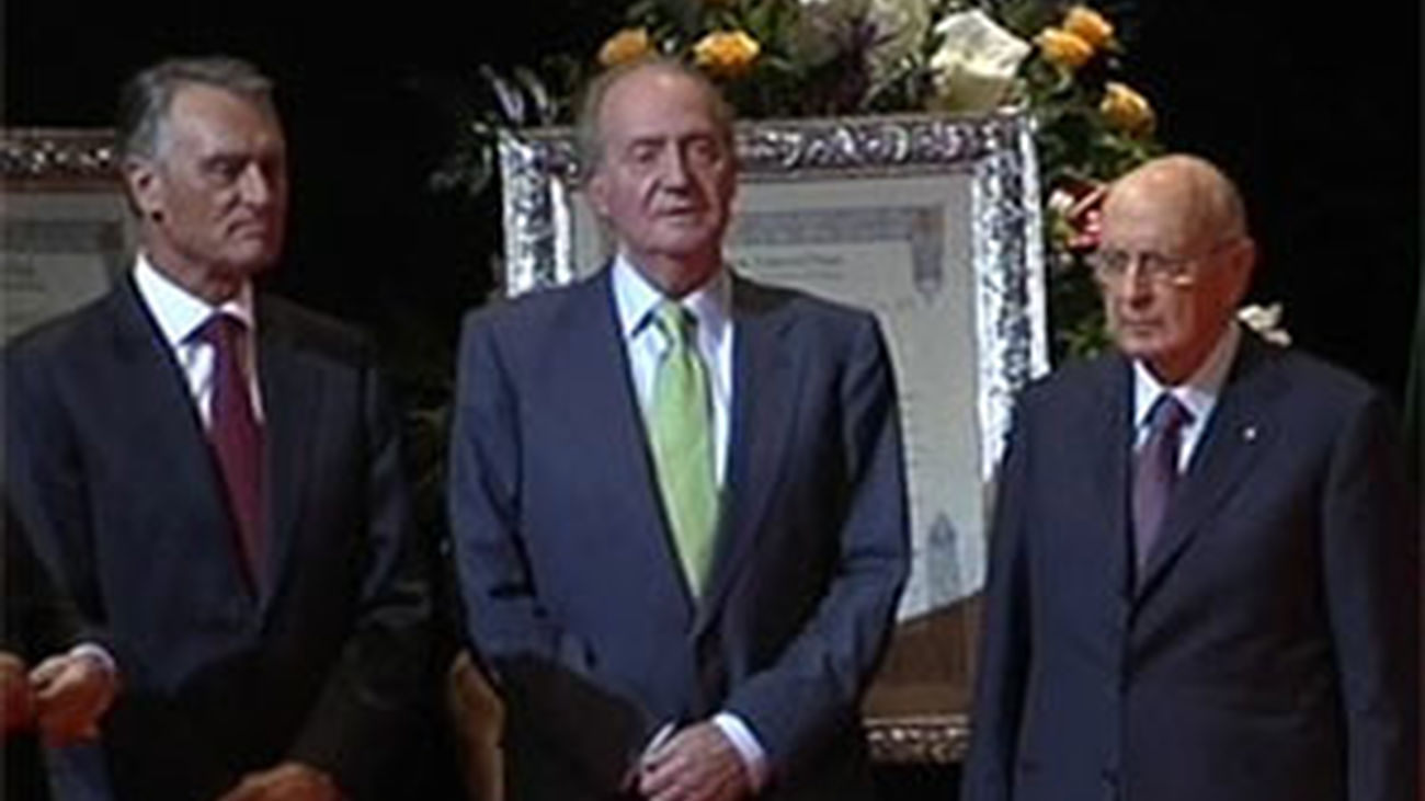 El rey a los Jefes de Estado Napolitano y Cavaco