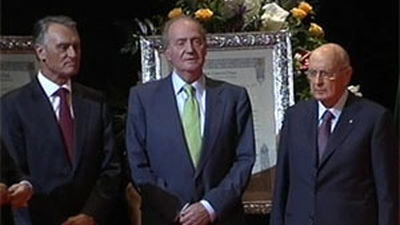 El rey pide a socios de la UE mostrar al mundo que avanzan unidos ante la crisis