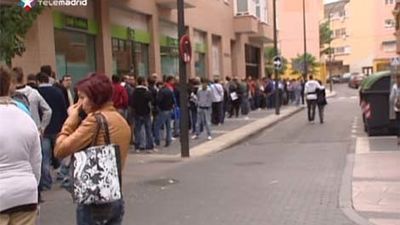 Miles de personas hacen cola durante 3 días en Getafe para optar a 150 empleos