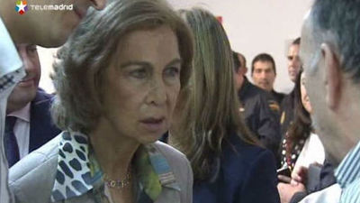 La reina visita zonas afectadas por las inundaciones y apoya a las víctimas