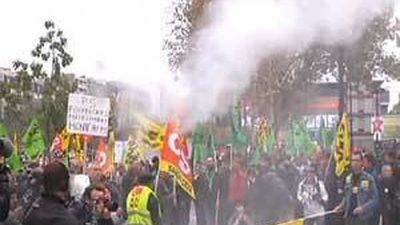 Miles de personas protestan en Francia contra la destrucción de empleo