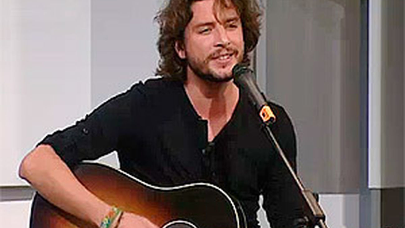 Manuel Carrasco canta en directo 'Prefiero seguir presente'