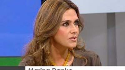 Marina Danko, rodeada de joyas