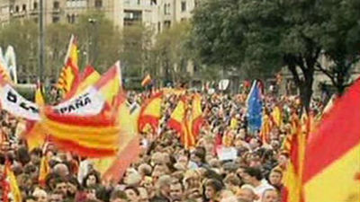 Miles de personas secundan la concentración contra la independencia de Cataluña