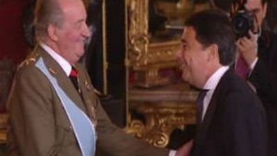 González y Botella asisten a la celebración presidida por los Reyes