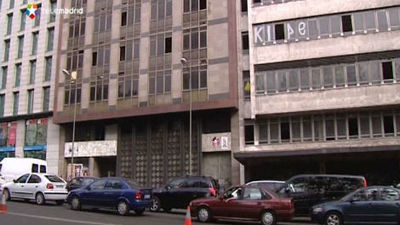 Desalojados y tapiados con ladrillos los edificios ocupados en Plaza España
