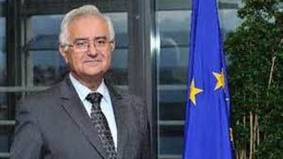 Dimite el comisario europeo de Salud tras ser investigado por la oficina antifraude