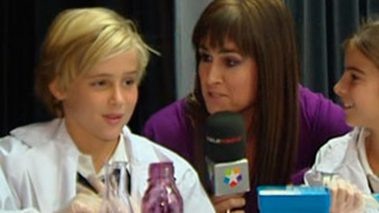 Los alimentos se sientan a la mesa