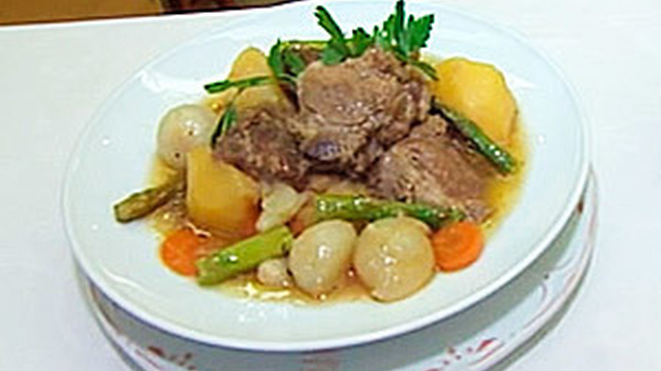 Patatas guisadas con morcillo de buey