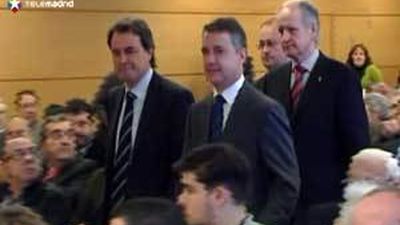 Urkullu dice que ha pactado con Mas la ruta secesionista