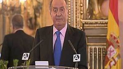El rey anima a desplegar una "enérgica diplomacia económica" ante la crisis
