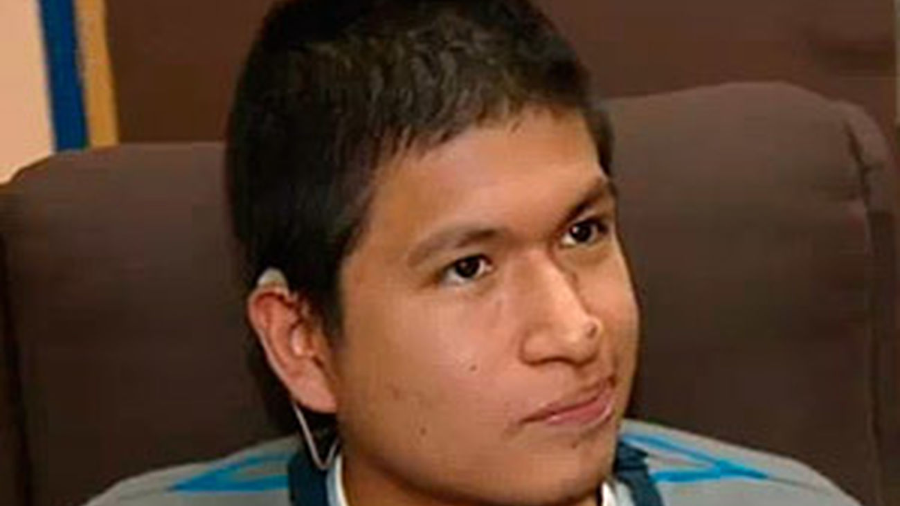 Josué oye por primera vez gracias a un doble implante cloquear