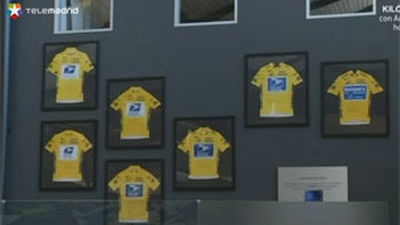 Lance Armstrong borra en su Twitter toda referencia a sus siete Tour