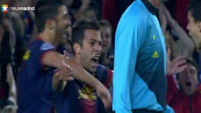 El Barcelona se salva en el último segundo y el Valencia golea con Soldado