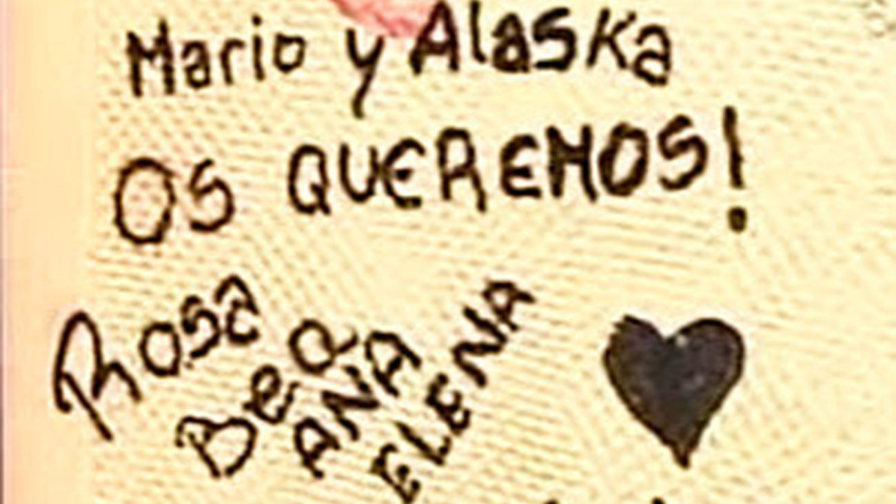 Los vecinos de Alaska y Mario Vaquerizo hartos de sus fans