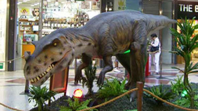 Dinosaurios a escala real "invaden" el centro comercial Arturo Soria Plaza