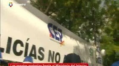 Policías exigen ante Interior que les devuelvan un "mínimo" de su compromiso social