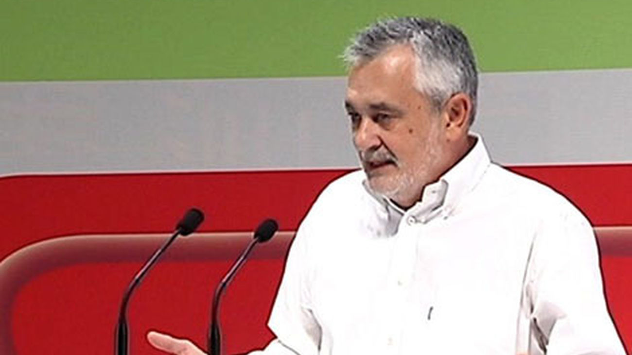 Griñán señala que "sería un error que Rubalcaba  se atrincherase hasta 2016"