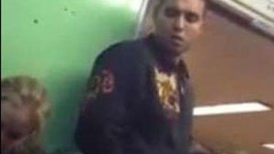 Graban como roban un iPhone en un tren de Budapest