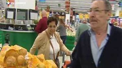 Los hogares españoles recortan un 1% de gastos en 2011 salvo en alquiler y suministros