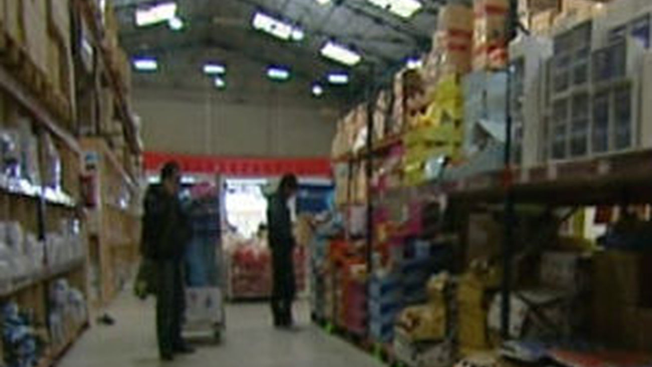 La Policía interviene 20.000 mascarillas y 500.000 guantes en Fuenlabrada y Usera