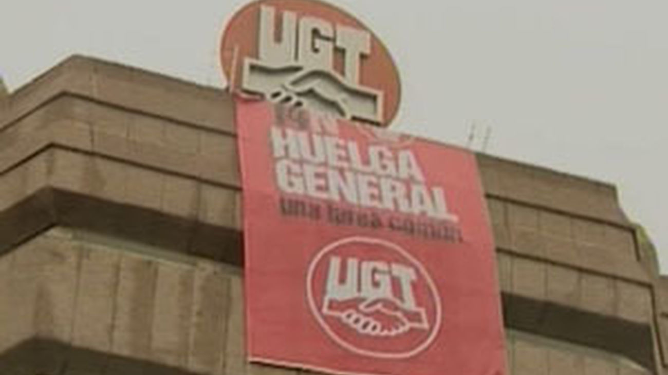 Pancarta en la sede UGT