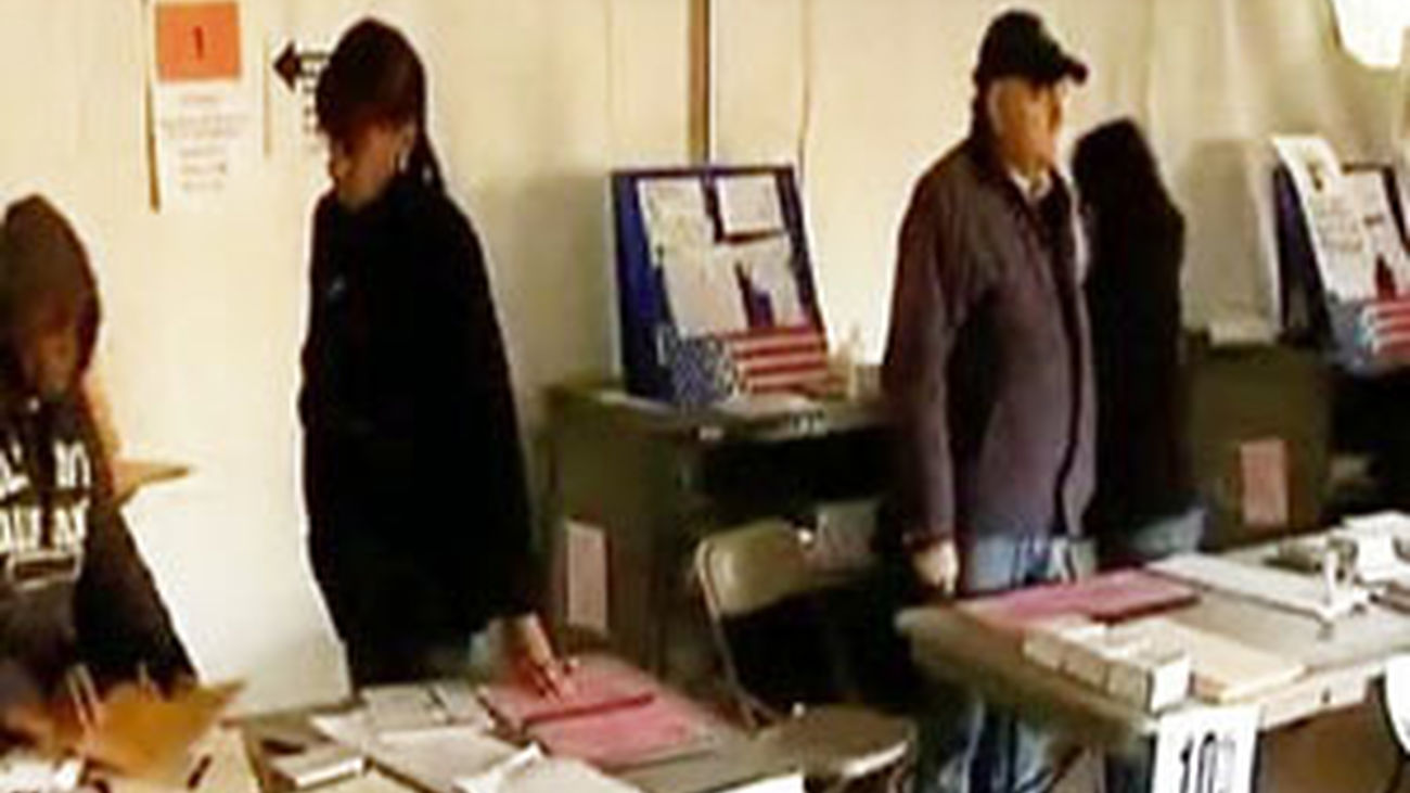 Obama votó por correo hace diez dias y Romney vota en su Boston natal