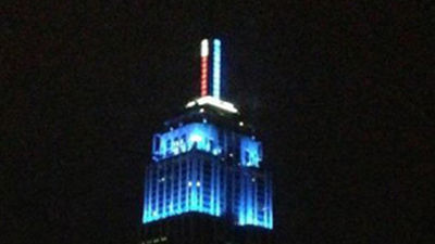 Empire State Building se bañó finalmente de luz azul con la victoria de Obama