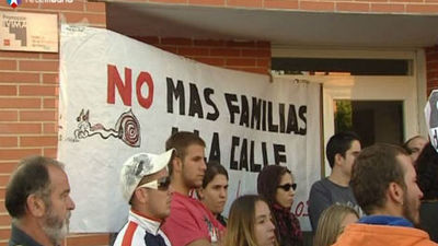 Una familia de Madrid se encierra en las oficinas  centrales del IVIMA para evitar su desahucio