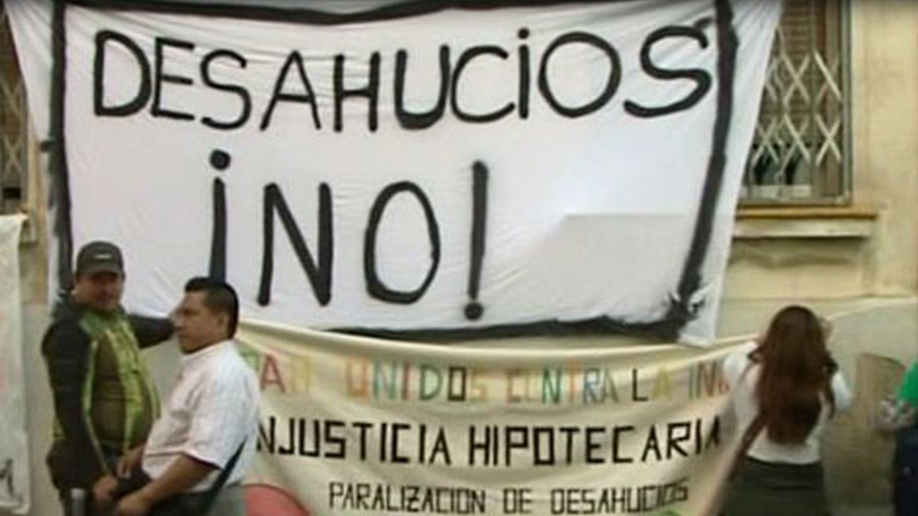 Gobierno y PSOE negocian este lunes la paralización de los desahucios